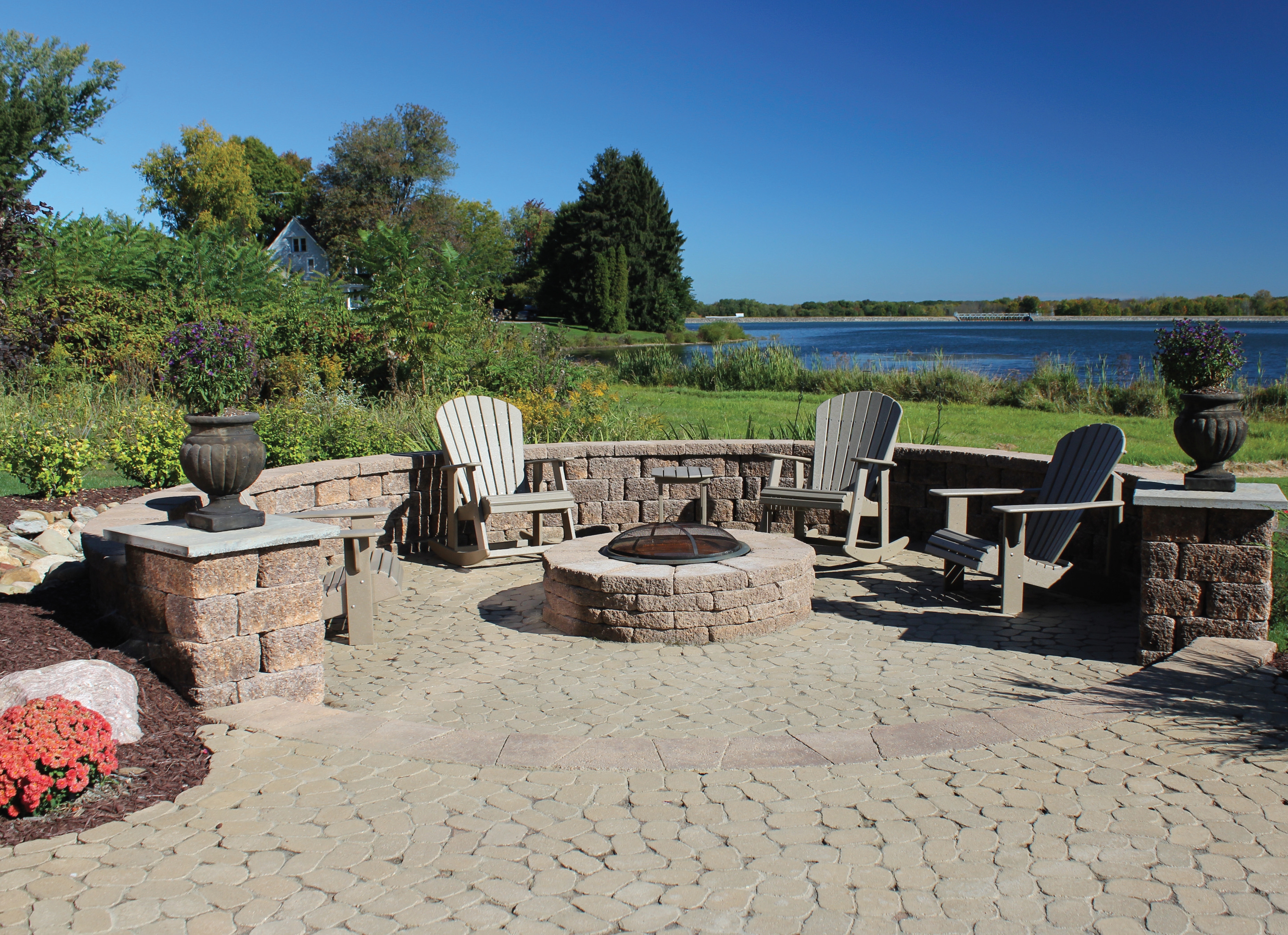 Keystone retaining wall with stone face